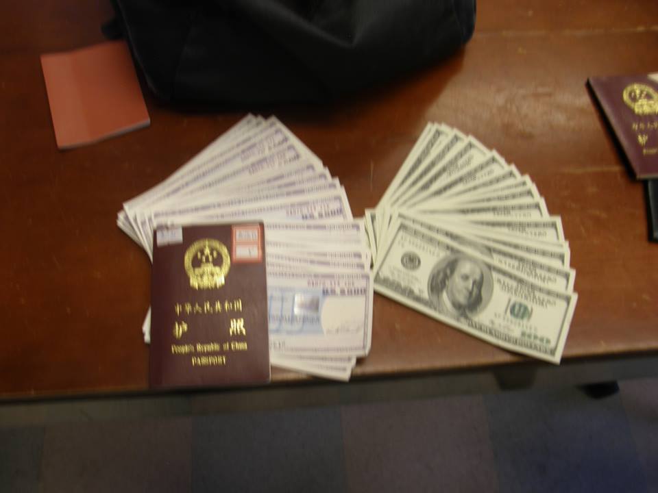 Ein Obdachloser fand 42.000 Dollar und einen Reisepass in einem Rucksack. Foto: Boston Polizei