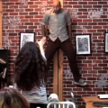 Die Filmemacher von "Carrie" schockierte Gäste in einem New Yorker Café. Screenshot: Stork