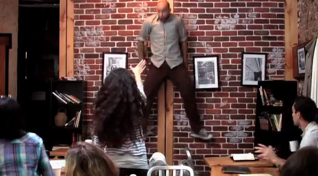 Die Filmemacher von "Carrie" schockierte Gäste in einem New Yorker Café. Screenshot: Stork