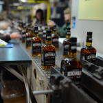 Bourbon Liebhaber verzweifelt: Diebe stehlen rare Flaschen