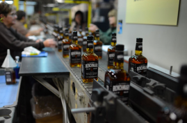Die Abfüllung der Buffalo Trace Destillery, wo rarer Bourbon gestohlen wurde.