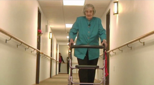 Fit wie ein Turnschuh: Das ist die 100-jährige Sarah Stenberg. Jetzt verriet sie ihr Jugendgeheimnis